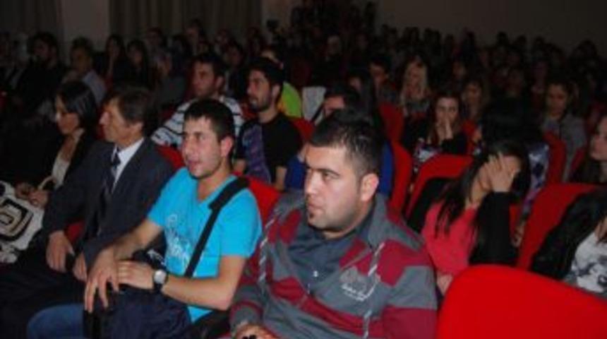 Kula Meslek Y&uuml;ksekokulu &Ouml;ğrencilerinden T&uuml;rk Halk M&uuml;ziği Konseri