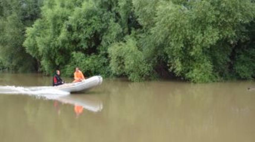 K&ouml;pr&uuml;den Trakt&ouml;rle Ge&ccedil;erken Akıntıya Kapıldı