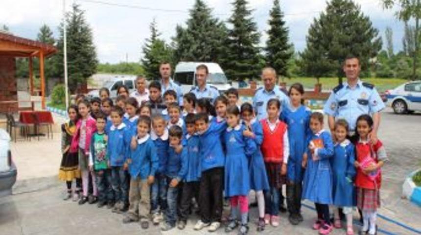 &Ouml;ğrenciler Tosya B&ouml;lge Trafik Amirliği'ni Ziyaret Etti