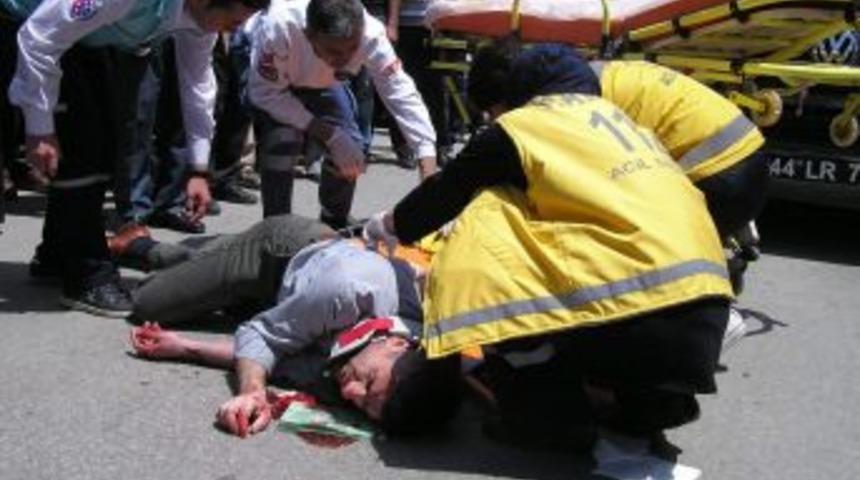 Motosikletin &Ccedil;arptığı Şahıs Yaralandı