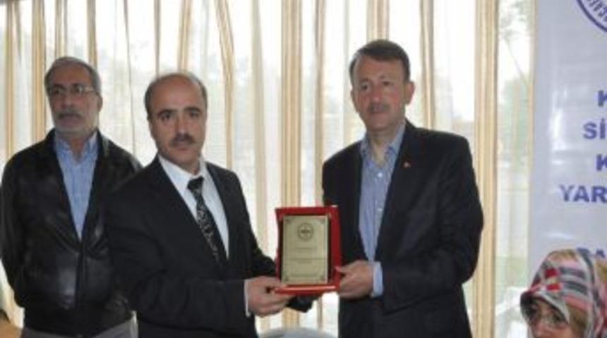 Siirtlilerden Karabalık'a Plaket