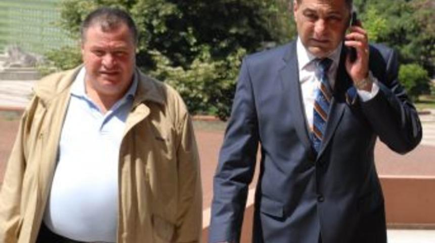 "avukat Ve M&uuml;vekkilini &Ouml;ld&uuml;rmek İ&ccedil;in Kiralandım" Diyerek Savcıya Su&ccedil; Duyurusunda Bulundu