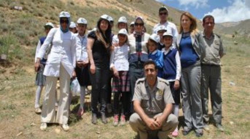 Hakkari  100 &Ccedil;ocuk Adına Fidan Dikti