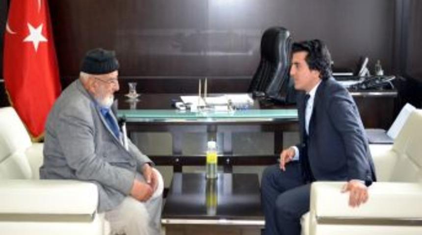 96'lık Dede Kaymakama Ayvacık'ın Tarihini Anlattı