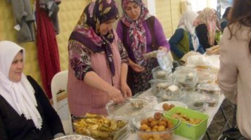 Sinek&ccedil;iler İlk&ouml;ğretim Okulundan Anneler G&uuml;n&uuml; Kermesi