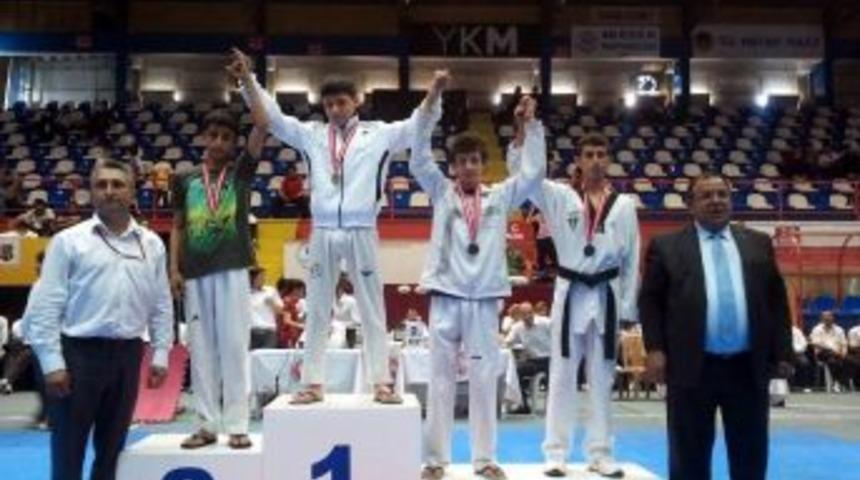 Tekvandocu Mustafa Çavuş Ayvalık'ın Gururu Oldu