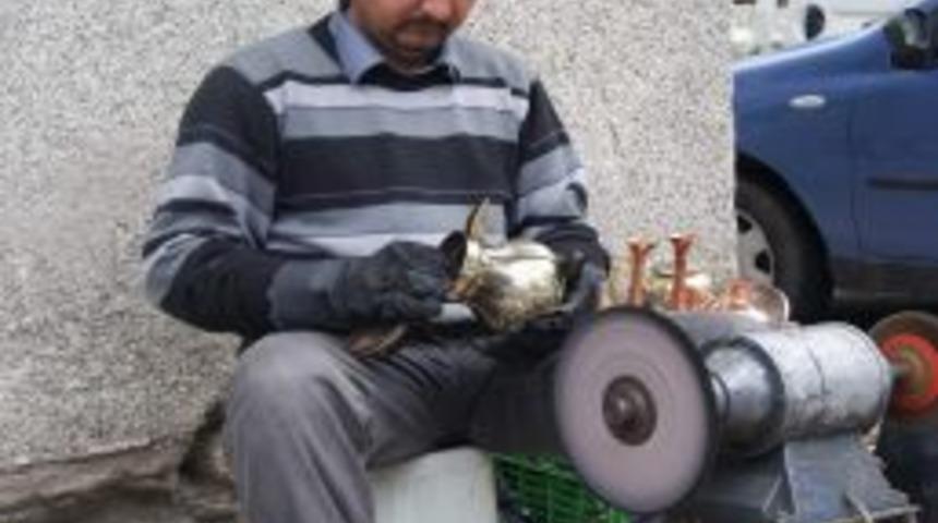 T&uuml;rkiye'yi Karış Karış Gezip Bakır Kapları Kalaylıyor