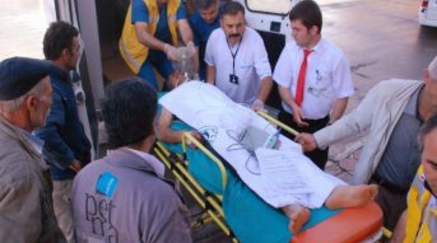 Taş Ocağına Yıldırım D&uuml;şt&uuml;: 2 İş&ccedil;i Yaralı