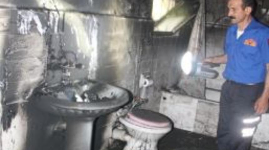 Sakarya'da İki Katlı Eve Yıldırım D&uuml;şt&uuml;