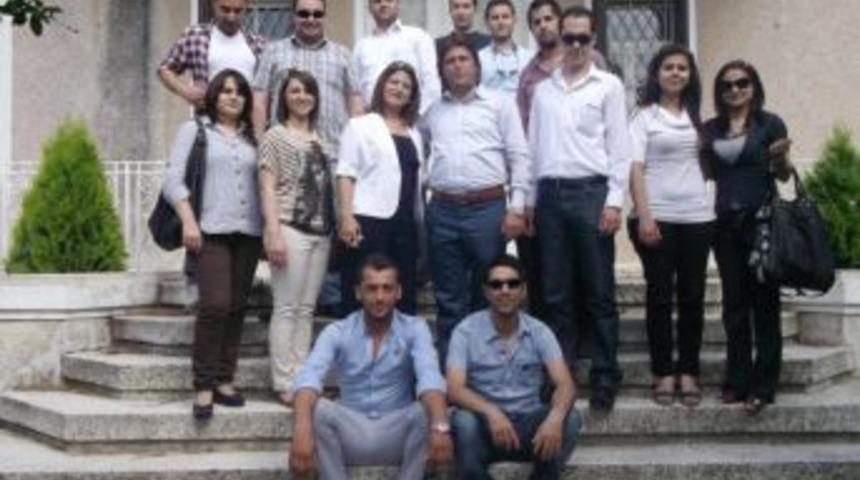 Ak Partili Gen&ccedil;ler Adnan Menderes'i Evinde Andı