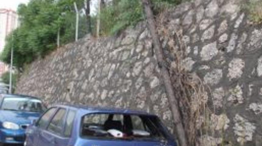 Karab&uuml;k'te Fırtına Etkili Oldu