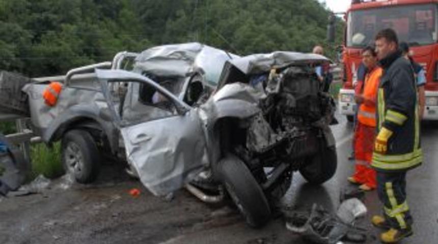 Karayolları Ekibi Kaza Yaptı: 1 &Ouml;l&uuml;, 2 Yaralı