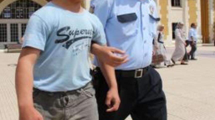 Evden Kaçan Engelli Çocuğun Kaybolmasını Liseli Öğrenci Önledi