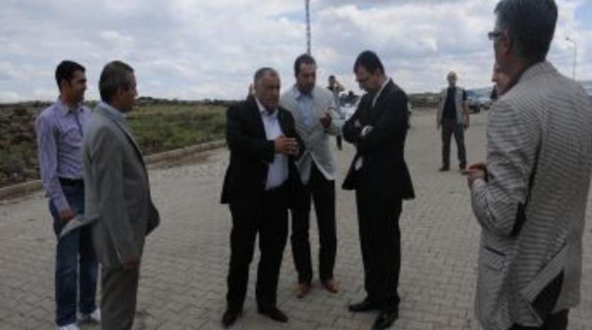 Vali Toprak Organize Hayvancılık B&ouml;lgesi İnşaatında İncelemelerde Bulundu