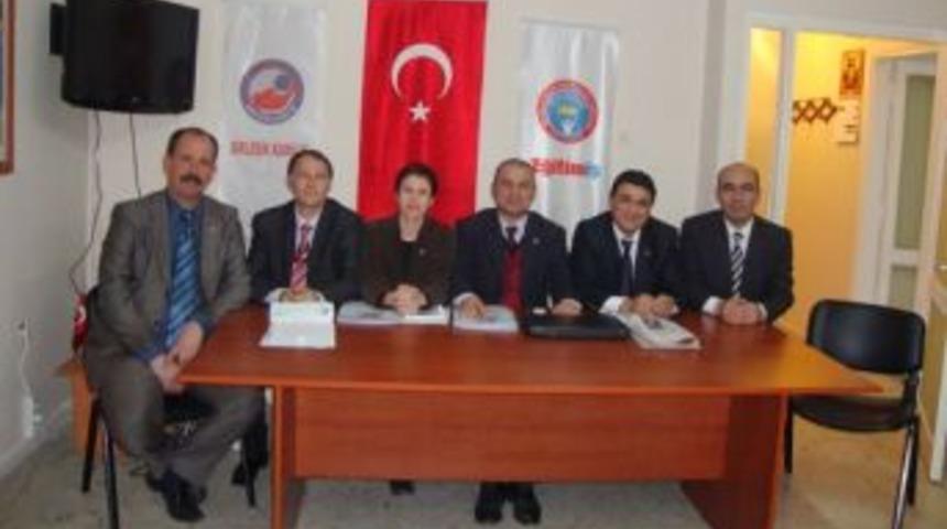 Eğitim İş'ten Bakan'a &quot;ispat et&quot; çağrısı