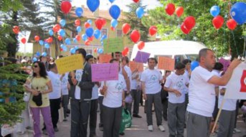 Engelsiz Bir D&uuml;nya I&ccedil;in Farkındalık Y&uuml;r&uuml;y&uuml;ş&uuml;nde Buluştular