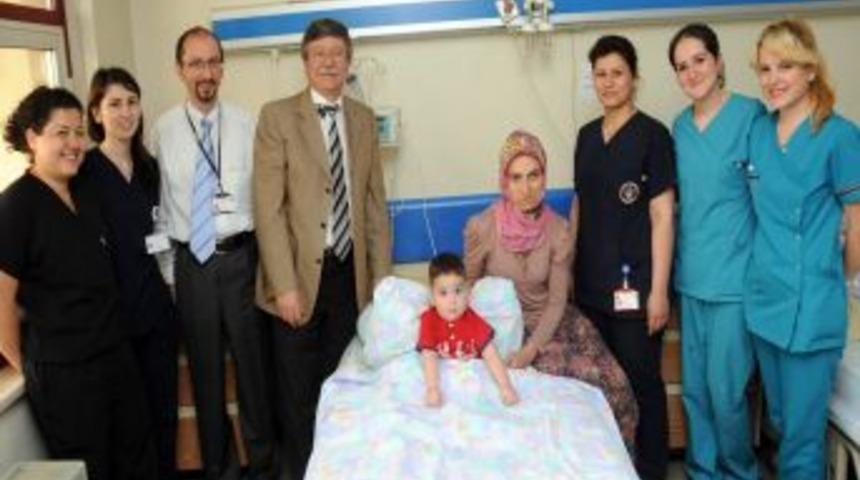 14 Aylık &Ccedil;ocuğa Kalın Bağırsağından Yemek Borusu Yapıldı