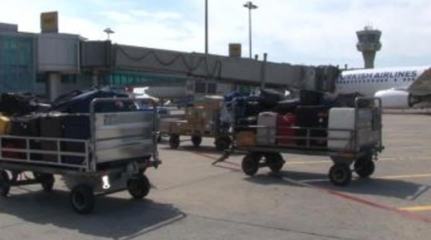 Havacılık &Ccedil;alışanlarının Grevi Yolcuları Mağdur Etti