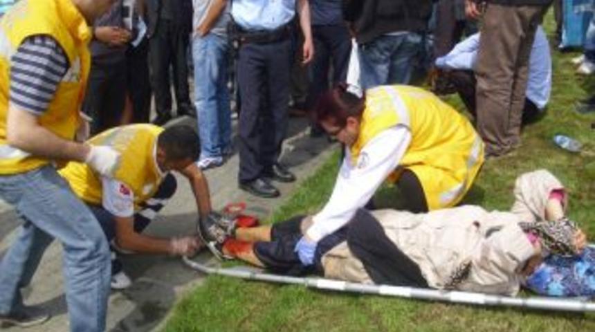 Demir Bariyerler Ok Gibi Saplandı, Yolcular &Ouml;l&uuml;mden D&ouml;nd&uuml;