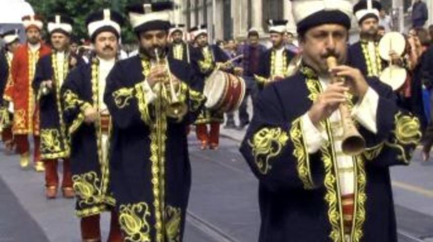 Turistlerden 'Fetih Y&uuml;r&uuml;y&uuml;ş&uuml;'ne B&uuml;y&uuml;k Ilgi