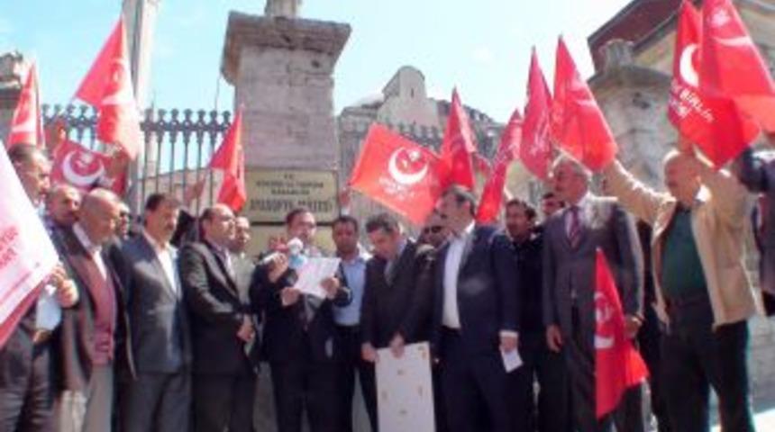 Ayasofya'ya, 'Ayasofya Camii' Tabelası Astılar