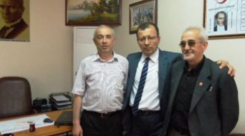 İl&ccedil;e Tarım M&uuml;d&uuml;r&uuml; İbrahim Altıntaş'tan Muhtarlar Derneği Başkanı Savuran'a Tebrik Ziyareti: