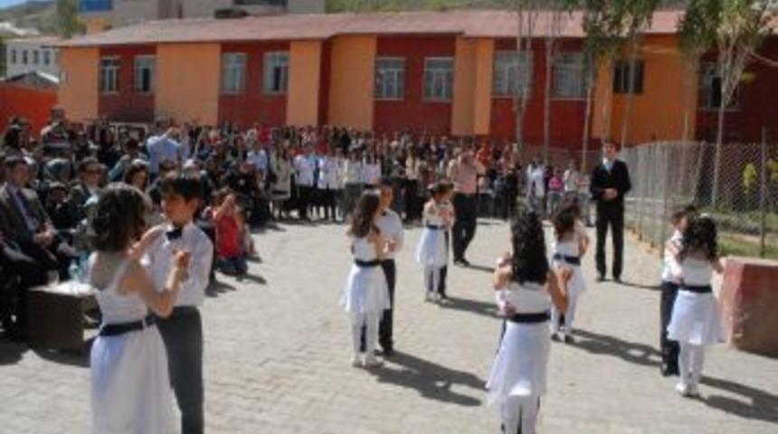 Başkale&rsquo;de Coşkulu Okuma Bayramı Sevinci