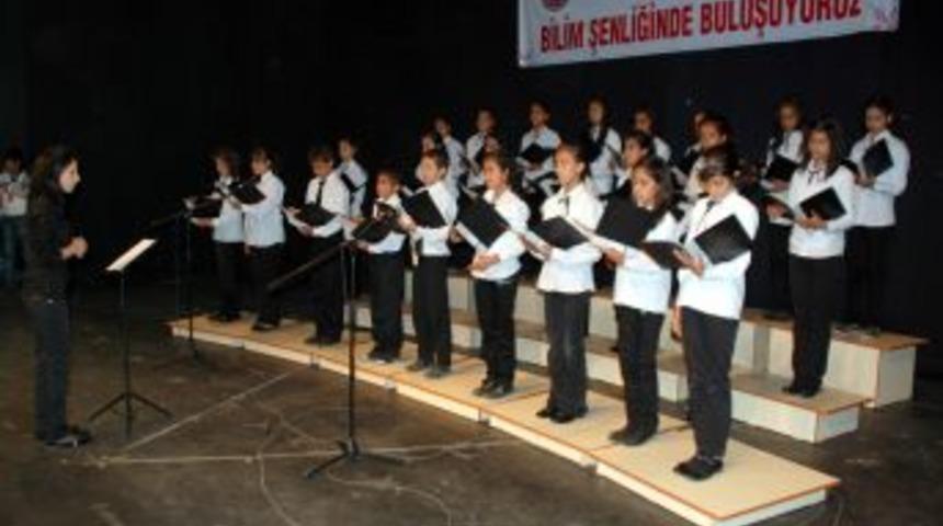 Bilim Şenliğinde &Ouml;ğrenciler Marifetlerini Sergiledi