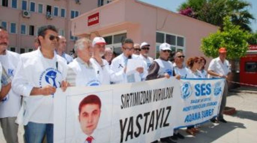 Sağlıkçılar'dan oturma eylemi