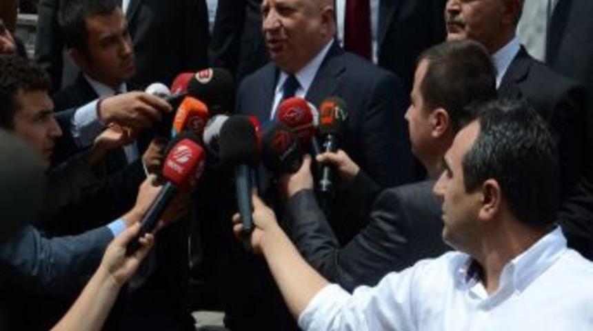 Sani Şener: Aziz Bey Fenerbah&ccedil;e'nin, Sadri Bey Trabzonspor'un Haklarını Koruyor