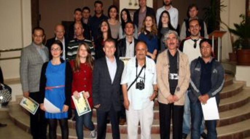 Kent Konseyi B&uuml;nyesinde Temel Dijital Fotoğraf&ccedil;ılık Kursu Alan 25 Kursiyer Sergi A&ccedil;tı