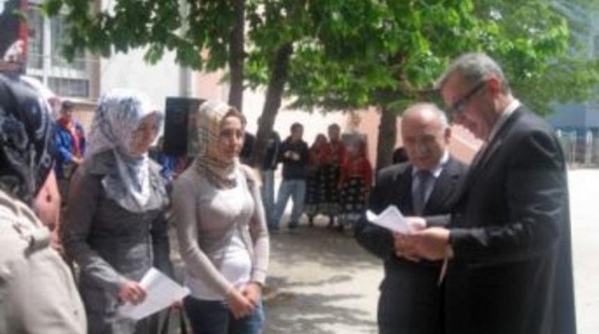 Keles&rsquo;te Başarılı Kursiyerler Belgelerini Aldı