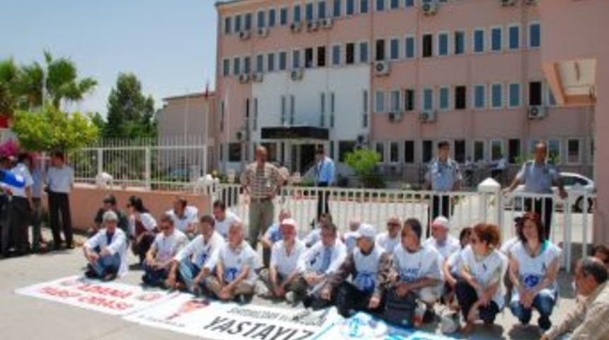 Sağlık Çalışanlarından Siyah Kurdeleli Eylem