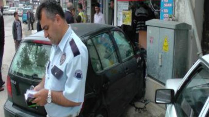 Fren Yerine Gaza Basan Bayan S&uuml;r&uuml;c&uuml; D&uuml;kkana Girdi