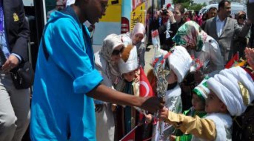 T&uuml;rk&ccedil;e Sevdalılarını Eskişehir'de Engelli S&uuml;meyye Karşıladı