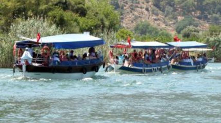 Dalyan?tekne?kooperatifi Başkanı Atilla G&uuml;ltekin; "tekneler Balık İstifi Turist Taşıyor"