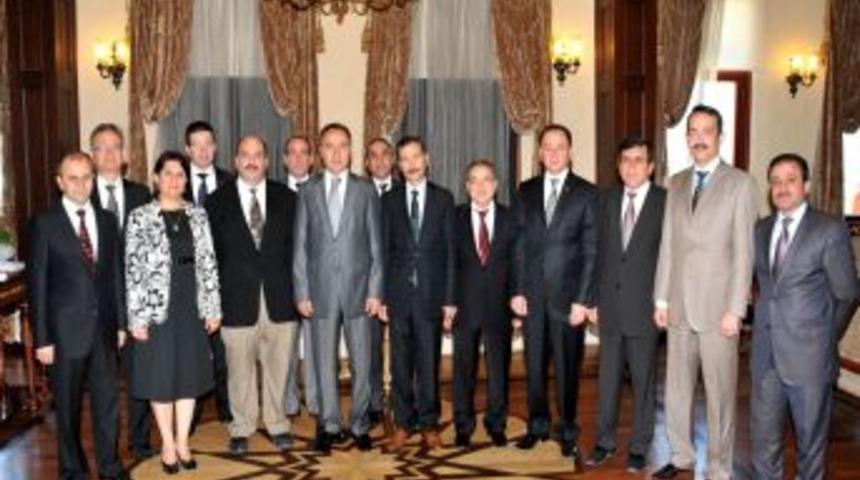 Antalya Valisi Altıparmak: Yeşilay, Değerler Eğitimine Y&ouml;nelik Mesajlar Vermeli