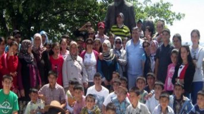 Salihli'de &Ouml;ğrenciler &Ccedil;anakkale Gezisinden D&ouml;nd&uuml;