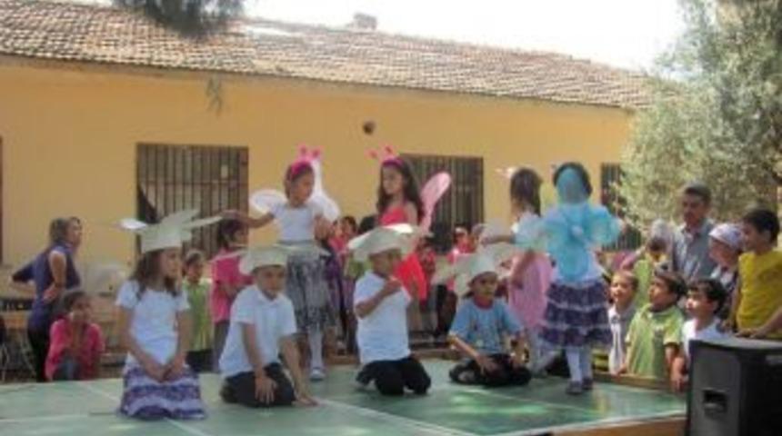 Salihli'de &Ouml;ğrencilerden Okuma Bayramı