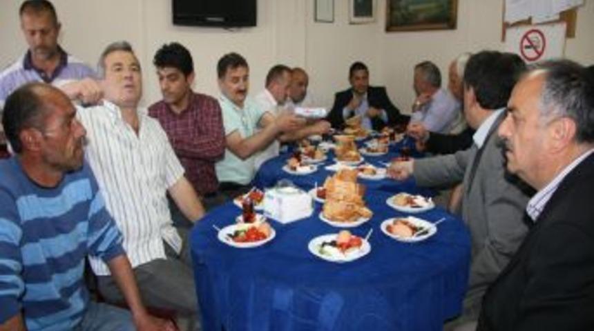 Ak Parti'den Dolmuş&ccedil;u Esnafına Kahvaltı