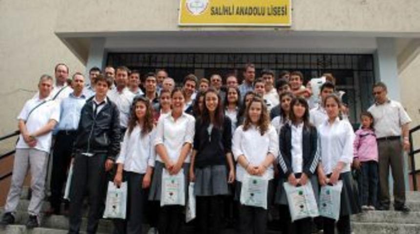 Salihli Anadolu Lisesi &Ouml;ğrencilerine Anlamlı Hediye
