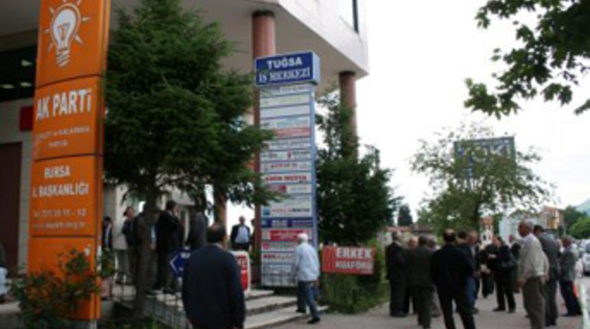 Başkan muhtarlara k&uuml;fredince ortalık karıştı