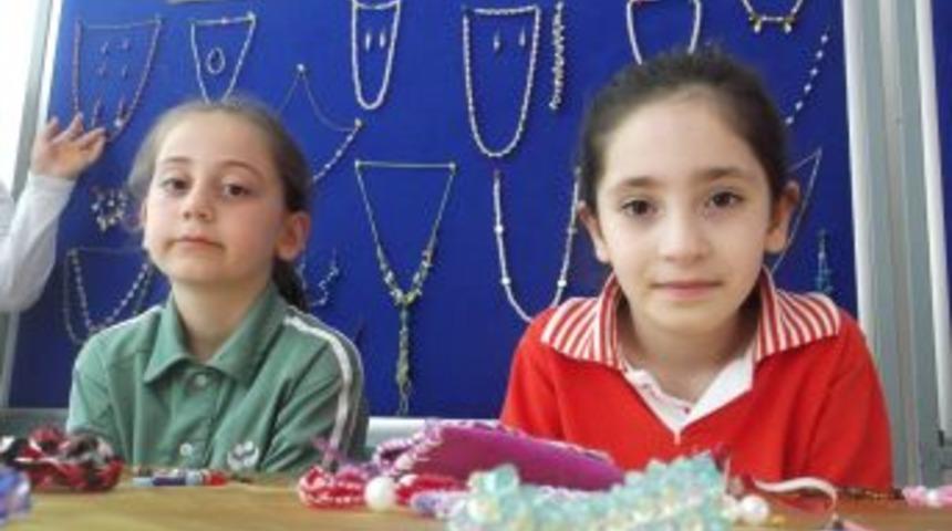 &Ouml;ğrenciler Takı Tasarlayıp Sergiledi