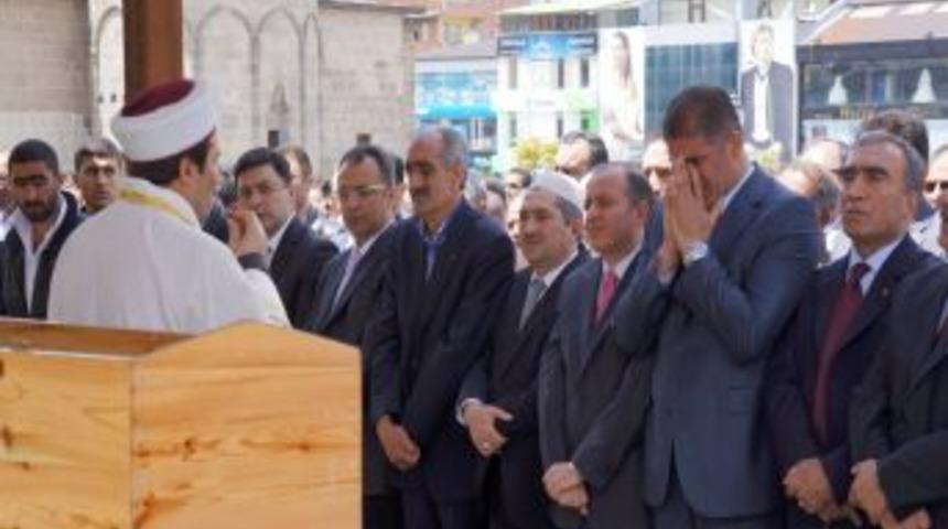 MHP'li Kaya, Annesini G&ouml;zyaşlarıyla Son Yolculuğuna Uğurladı