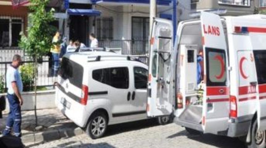 Balkondan İnmeye &Ccedil;alışan &Ccedil;ocuğun Kolu Korkuluk Demirine Saplandı