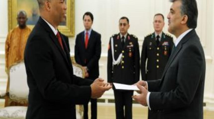 Cumhurbaşkanı, B&uuml;y&uuml;kel&ccedil;ilerin G&uuml;ven Mektuplarını Kabul Etti