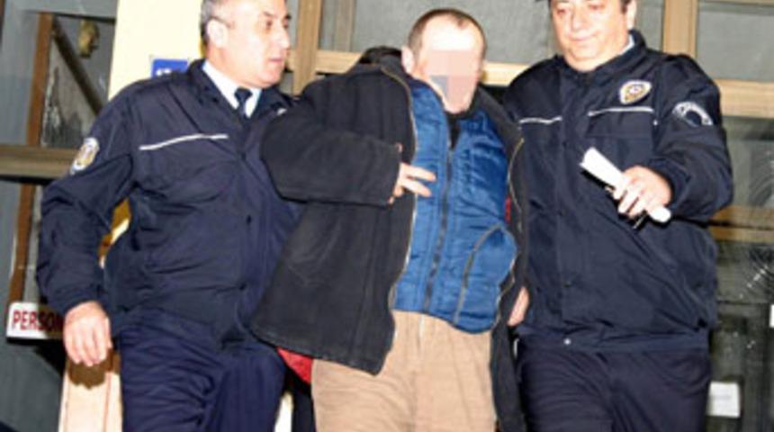 K&uuml;&ccedil;&uuml;k kıza tacize 27 yıl hapis