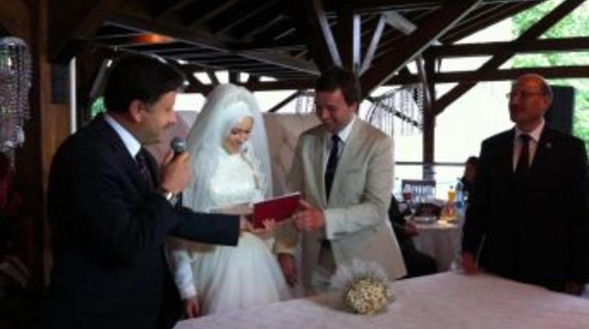 Ak Parti Eski Gen&ccedil;lik Kolları Başkanı D&uuml;nya Evine Girdi