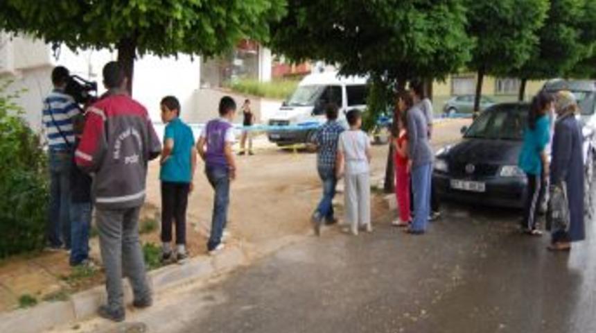 Pompalı T&uuml;fekle Hem Oğlunu Hem Komşusunun Misafirini Vurdu