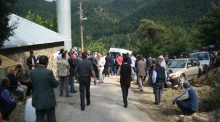 Yıldırım D&uuml;şmesi Sonucu &Ouml;len Iki Kardeş Son Yolculuklarına Uğurlandı